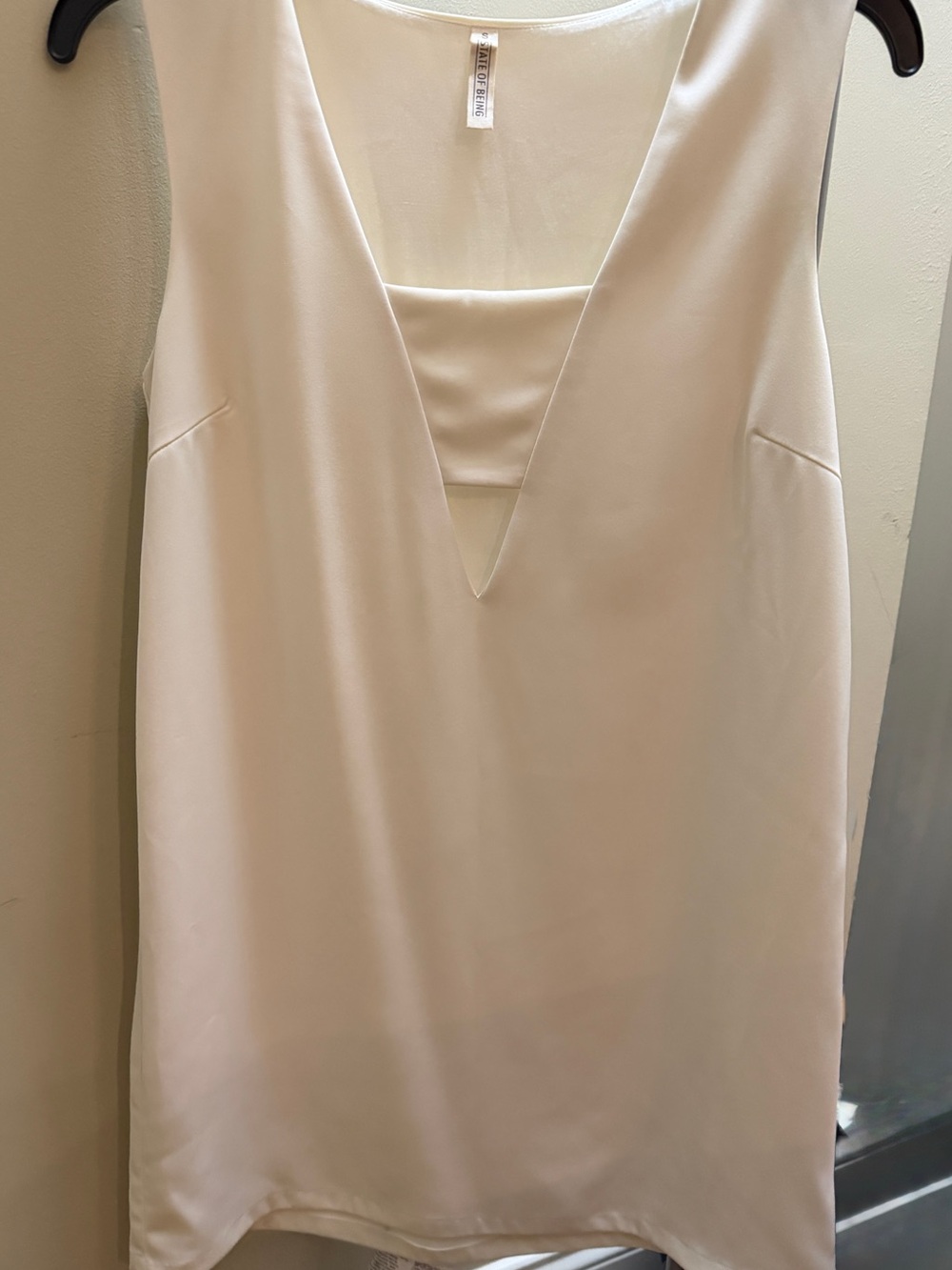 State of Being Cream V-Neck Sleeveless Shift Top size S